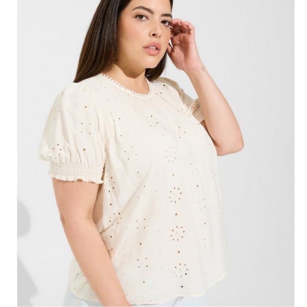 Torrid Womens Coastal Abbey Challis Eyelet Back Cutout Blouse Top Size 2X Cream